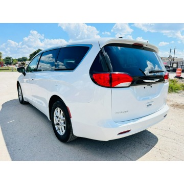 Chrysler Voyager  Minivan/Van 2023,  3.6 benzyna, automat - Na sprzedaż za 148 830 zł - Katowice - zdjęcie 8