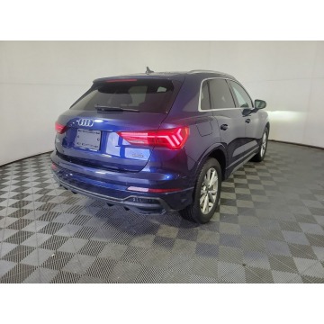Audi Q3  SUV 2023,  2.0 benzyna, automat - Na sprzedaż za 177 120 zł - Katowice - zdjęcie 4