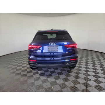 Audi Q3  SUV 2023,  2.0 benzyna, automat - Na sprzedaż za 177 120 zł - Katowice - zdjęcie 5