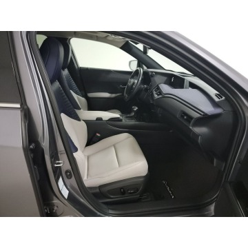 Lexus UX  SUV 2021,  2.0 hybryda, automat - Na sprzedaż za 143 910 zł - Katowice - zdjęcie 8