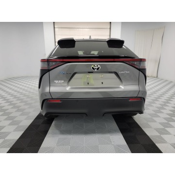 Toyota bZ4X  SUV 2023 elektryczny, automat - Na sprzedaż za 163 590 zł - Katowice - zdjęcie 5