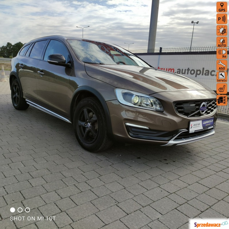 Volvo V60 2015,  2.0 benzyna - Na sprzedaż za 64 800 zł - Lipówki