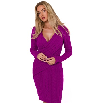 Swetrowa sukienka w warkocze z przeplotem - purpurowa