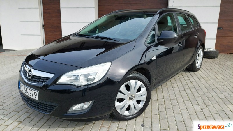 Opel Astra 2010,  1.6 benzyna - Na sprzedaż za 22 900 zł - Gniezno