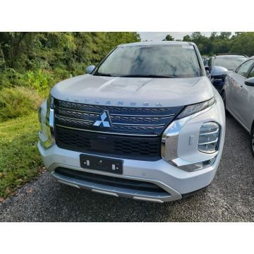 Mitsubishi Outlander  SUV 2022,  2.5 benzyna, automat - Na sprzedaż za 121 770 zł - Katowice - zdjęcie 2
