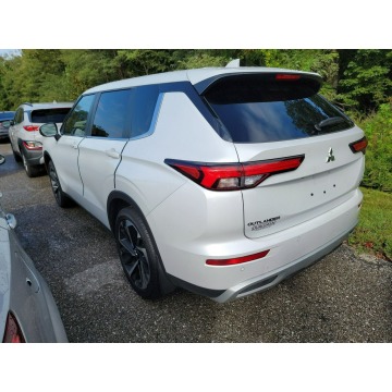 Mitsubishi Outlander  SUV 2022,  2.5 benzyna, automat - Na sprzedaż za 121 770 zł - Katowice - zdjęcie 6