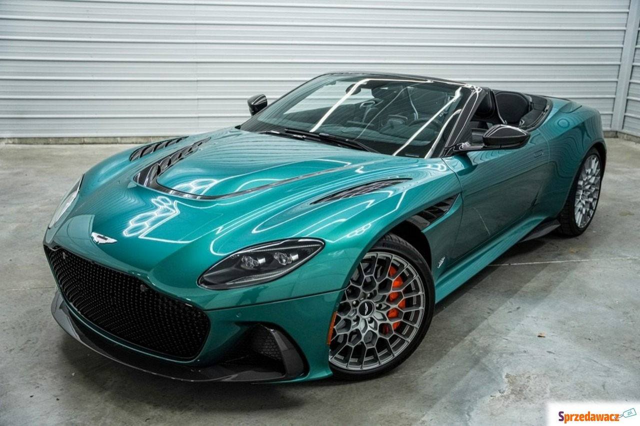 Aston Martin DBS 2023