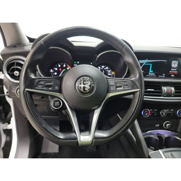 Alfa Romeo Stelvio  SUV 2018,  2.0 benzyna, automat - Na sprzedaż za 76 260 zł - Katowice - zdjęcie 7