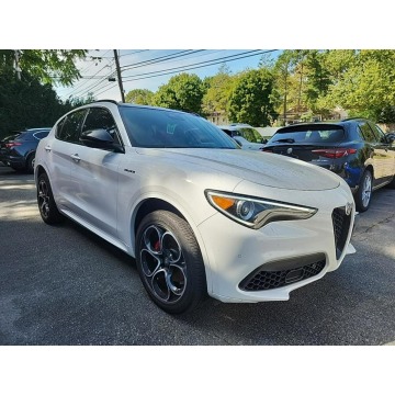 Alfa Romeo Stelvio  SUV 2022,  2.0 benzyna, automat - Na sprzedaż za 156 210 zł - Katowice - zdjęcie 2