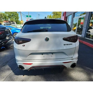 Alfa Romeo Stelvio  SUV 2022,  2.0 benzyna, automat - Na sprzedaż za 156 210 zł - Katowice - zdjęcie 4