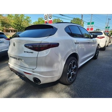 Alfa Romeo Stelvio  SUV 2022,  2.0 benzyna, automat - Na sprzedaż za 156 210 zł - Katowice - zdjęcie 5