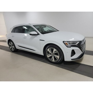 Audi Q8  SUV 2023 elektryczny, automat - Na sprzedaż za 343 170 zł - Katowice - zdjęcie 3