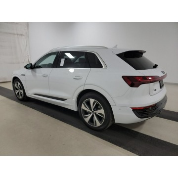 Audi Q8  SUV 2023 elektryczny, automat - Na sprzedaż za 343 170 zł - Katowice - zdjęcie 6