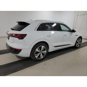 Audi Q8  SUV 2023 elektryczny, automat - Na sprzedaż za 343 170 zł - Katowice - zdjęcie 4