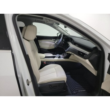 Audi Q8  SUV 2023 elektryczny, automat - Na sprzedaż za 343 170 zł - Katowice - zdjęcie 8