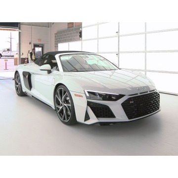 Audi R8  Kabriolet 2023,  5.2 benzyna, automat - Na sprzedaż za 904 050 zł - Katowice - zdjęcie 3