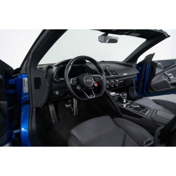 Audi R8  Kabriolet 2017,  5.2 benzyna, automat - Na sprzedaż za 707 250 zł - Katowice - zdjęcie 5