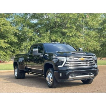 Chevrolet  2023,  6.6 diesel, automat - Na sprzedaż za 380 070 zł - Katowice - zdjęcie 3