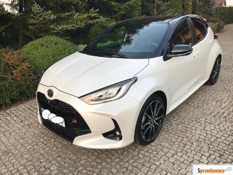 Toyota Yaris  Hatchback 2023,  1.5 hybryda - Na sprzedaż za 118 000 zł - Poznań