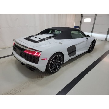 Audi R8  Kabriolet 2023,  5.2 benzyna, automat - Na sprzedaż za 772 440 zł - Katowice - zdjęcie 6