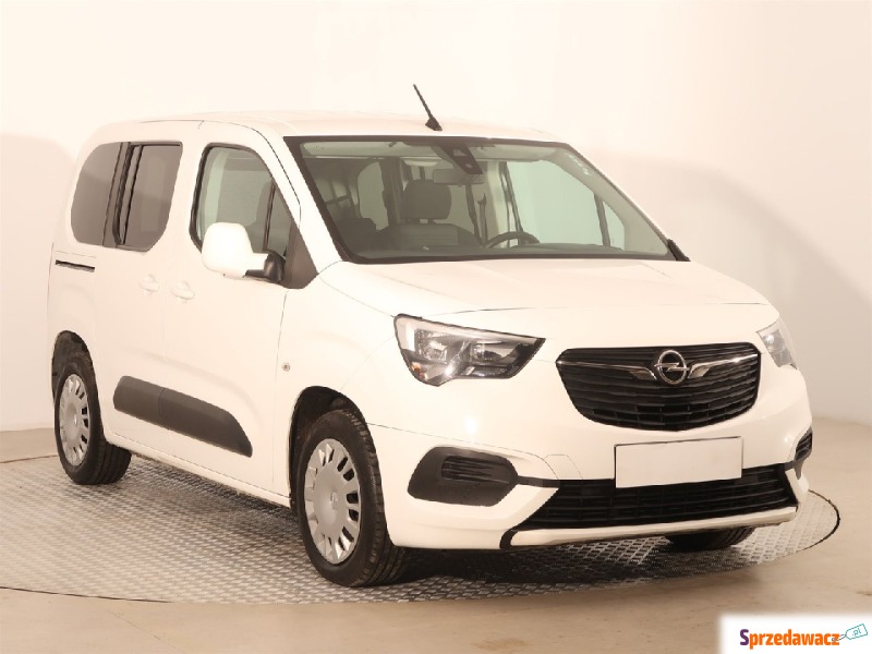 Opel Combo  Pick-up 2019,  1.5 diesel - Na sprzedaż za 40 649 zł - Katowice