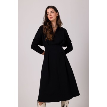 Rozkloszowana sukienka z zaznaczoną talią - czarna