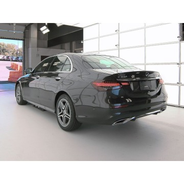 Mercedes - Benz E-klasa  Sedan/Limuzyna 2023,  2.0 benzyna, automat - Na sprzedaż za 185 718 zł - Katowice - zdjęcie 4