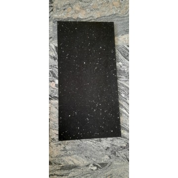 Konglomerat kwarcowy Negro Luciente 60x30x2 cm matowe