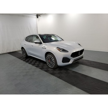 Maserati   SUV 2023,  2.0 hybryda, automat - Na sprzedaż za 207 870 zł - Katowice - zdjęcie 3