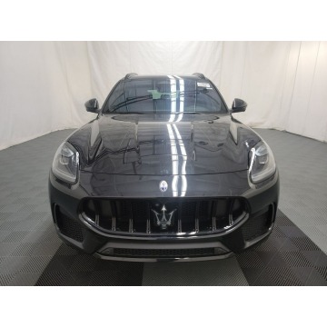 Maserati   SUV 2023,  2.0 hybryda, automat - Na sprzedaż za 216 480 zł - Katowice - zdjęcie 2