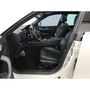 Maserati Levante  SUV 2020,  3.0 hybryda, automat - Na sprzedaż za 170 970 zł - Katowice - zdjęcie 8