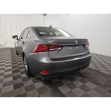 Lexus IS  Sedan/Limuzyna 2020,  2.0 benzyna, automat - Na sprzedaż za 91 020 zł - Katowice - zdjęcie 4
