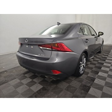 Lexus IS  Sedan/Limuzyna 2020,  2.0 benzyna, automat - Na sprzedaż za 91 020 zł - Katowice - zdjęcie 6