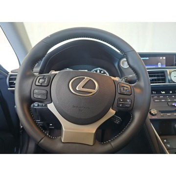 Lexus IS  Sedan/Limuzyna 2020,  2.0 benzyna, automat - Na sprzedaż za 91 020 zł - Katowice - zdjęcie 7