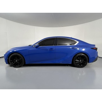 Lexus IS  Sedan/Limuzyna 2022,  2.0 benzyna, automat - Na sprzedaż za 112 422 zł - Katowice - zdjęcie 4
