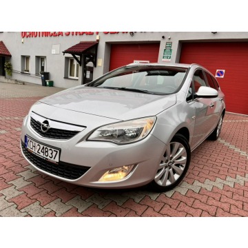 Opel Astra - COSMO~1.4T_140ps_6Biegów~PółSkóry~KlimaTronik~2xPDC~SuperStan