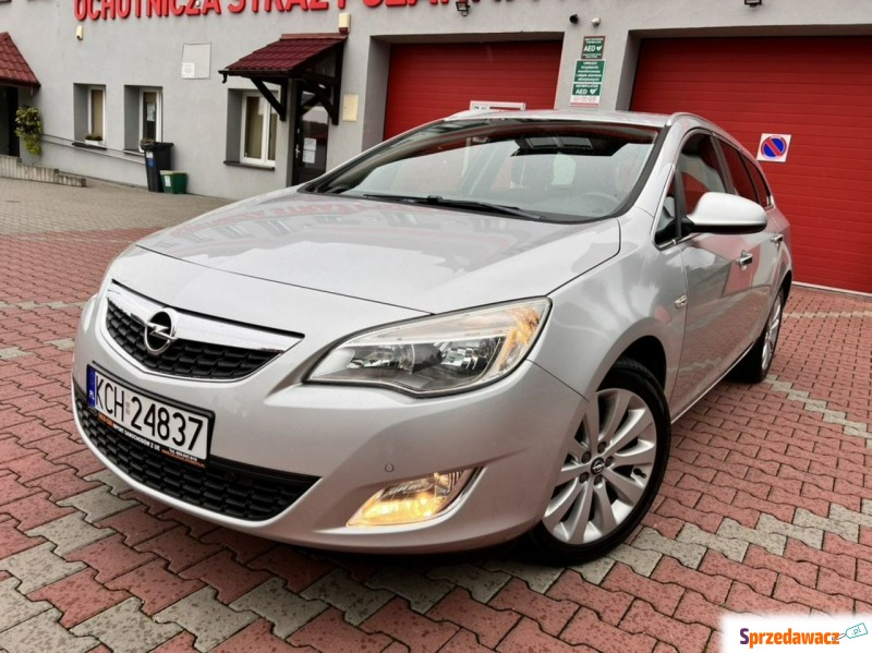 Opel Astra 2012,  1.4 benzyna - Na sprzedaż za 28 990 zł - Zagórze