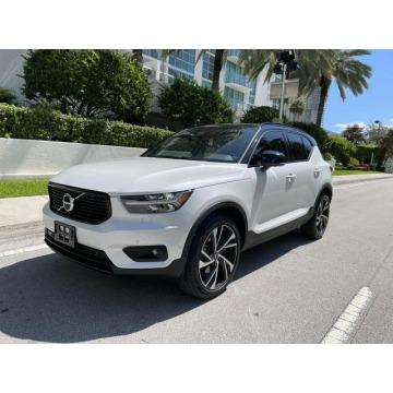 2022 Volvo XC40 T5 R-Design