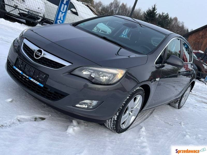 Opel Astra  Hatchback 2010,  1.4 benzyna - Na sprzedaż za 27 900 zł - Zduńska Wola