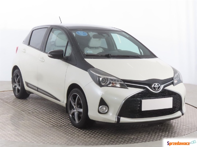 Toyota Yaris  Hatchback 2016,  1.4 benzyna - Na sprzedaż za 54 999 zł - Katowice