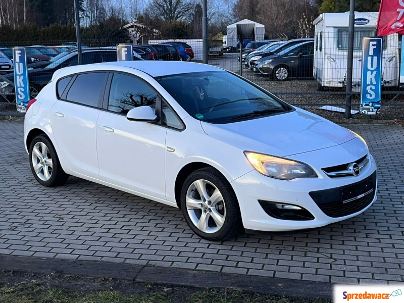 Opel Astra  Hatchback 2014,  1.4 benzyna - Na sprzedaż za 36 900 zł - Zduńska Wola