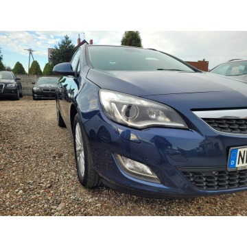 Opel Astra 2011,  2.0 diesel - Na sprzedaż za 27 900 zł - Lębork - zdjęcie 2