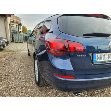 Opel Astra 2011,  2.0 diesel - Na sprzedaż za 27 900 zł - Lębork - zdjęcie 8