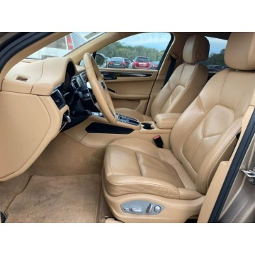 Porsche Macan  SUV 2016,  3.0 benzyna, automat - Na sprzedaż za 71 340 zł - Katowice - zdjęcie 7