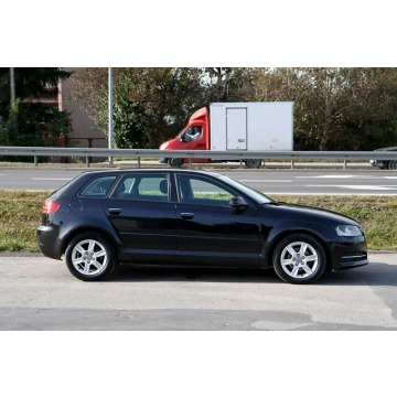 Audi A3  Liftback 2011,  1.6 diesel, automat - Na sprzedaż za 32 900 zł - Dojazdów - zdjęcie 5