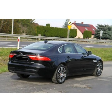 Jaguar XF  Sedan/Limuzyna 2018,  2.0 diesel, automat - Na sprzedaż za 95 900 zł - Dojazdów - zdjęcie 2
