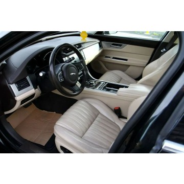 Jaguar XF  Sedan/Limuzyna 2018,  2.0 diesel, automat - Na sprzedaż za 95 900 zł - Dojazdów - zdjęcie 5