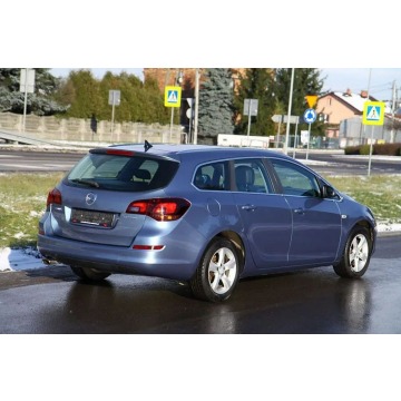 Opel Astra 2011,  1.4 benzyna - Na sprzedaż za 22 900 zł - Dojazdów - zdjęcie 2