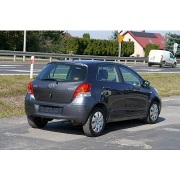 Toyota Yaris  Sedan/Limuzyna 2009,  1.3 benzyna - Na sprzedaż za 19 900 zł - Dojazdów - zdjęcie 2