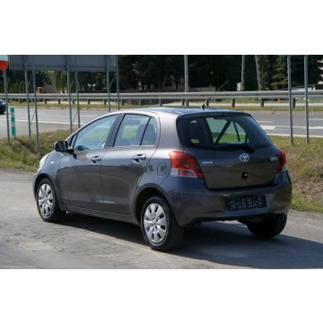 Toyota Yaris  Sedan/Limuzyna 2009,  1.3 benzyna - Na sprzedaż za 19 900 zł - Dojazdów - zdjęcie 4